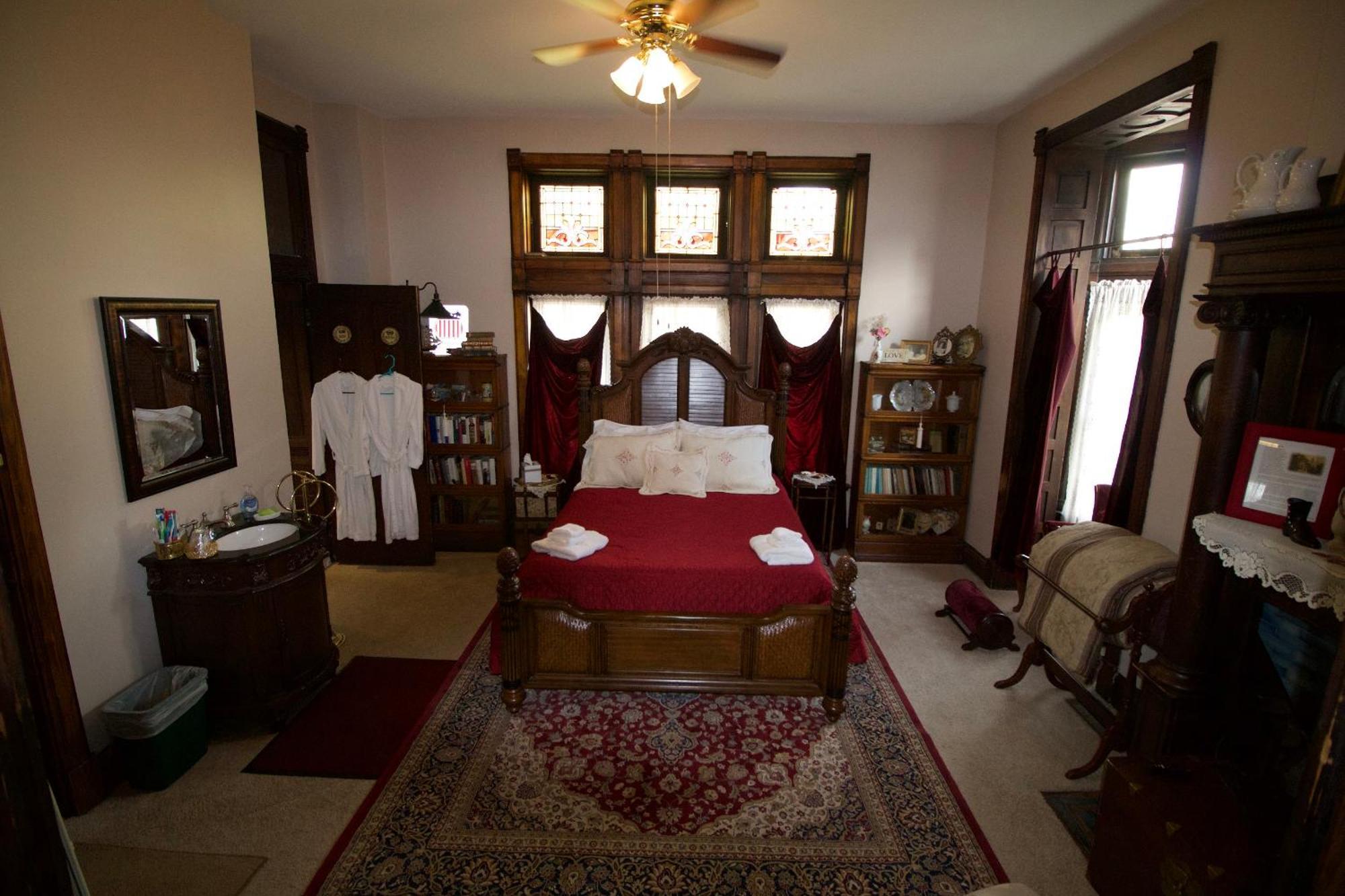 Mansion On The Mile B&B Ινδιανάπολη Εξωτερικό φωτογραφία
